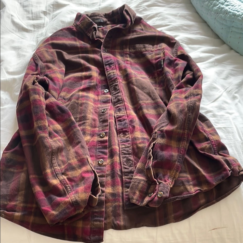 Men’s plaid button up